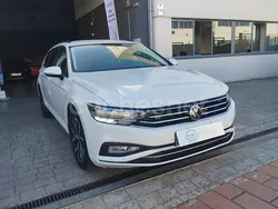 Blanco Usado 2022 VW Passat Executive Familiar | 20.700 € (Precio justo)