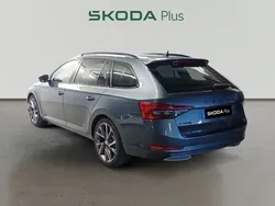 Gris Usado 2021 Skoda Superb SportLine Familiar | 23.500 € (Precio justo)