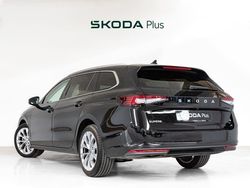 Negro Usado 2024 Skoda Superb Selection Familiar | 35.900 € (Precio justo)