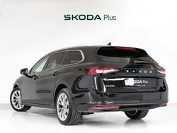Negro Nuevo 2024 Skoda Superb Selection Familiar | 35.900 € (Precio justo)