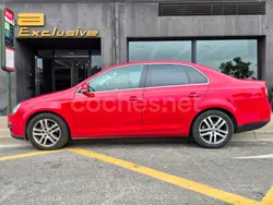 Rojo Usado 2009 VW Jetta Highline Berlina | 7995 €