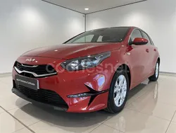 Rojo Usado 2024 Kia Ceed Berlina | 18.590 € (Precio justo)