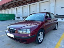 Granate Usado 2004 Hyundai Elantra Comfort Berlina | 2000 €