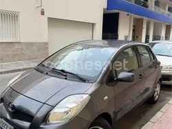 Gris / plata Usado 2010 Toyota Yaris Berlina | 4300 € (Precio justo)