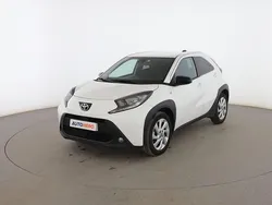 Blanco Usado 2024 Toyota Aygo Play Utilitario | 15.399 € (Precio justo)