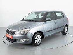 Gris / plata Usado 2012 Skoda Fabia Ambition Berlina | 7300 € (Caro)