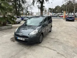 Gris / plata Usado 2014 Peugeot Partner Tepee Style Monovolumen | 6490 €
