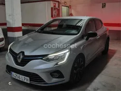 Gris / plata Usado 2021 Renault Clio V Initiale Paris Berlina | 16.900 € (Precio justo)