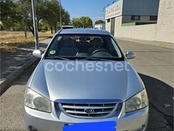 Gris / plata Usado 2004 Kia Cerato LX Berlina | 2500 €
