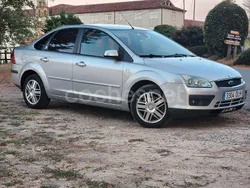 Gris / plata Usado 2005 Ford Focus Ghia Berlina | 2895 € (Precio justo)