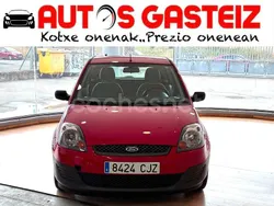 Rojo Usado 2003 Ford Fiesta Ambiente Utilitario | 2950 € (Precio justo)