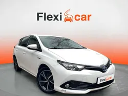 Blanco Usado 2019 Toyota Auris Hybrid Edition Berlina | 13.090 € (Buen precio)