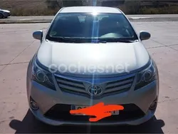 Gris / plata Usado 2013 Toyota Avensis Comfort Berlina | 7299 € (Precio justo)