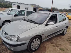 Gris / plata Usado 2002 Renault Mégane II Expression Berlina | 2000 €