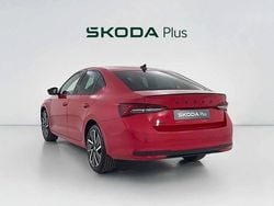 Rojo Usado 2025 Skoda Octavia SportLine Berlina | 32.300 € (Caro)