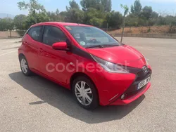 Rojo Usado 2017 Toyota Aygo X-play Utilitario | 8990 € (Precio justo)
