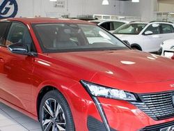 Rojo Usado 2023 Peugeot 308 Allure Berlina | 17.920 € (Buen precio)