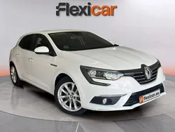 Blanco Usado 2016 Renault Mégane III Zen Berlina | 12.390 € (Precio justo)