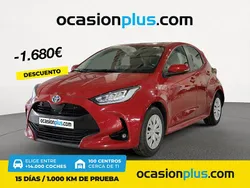 Rojo Usado 2022 Toyota Yaris Hybrid Business Edition Berlina | 18.490 € (Buen precio)