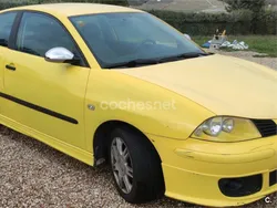 Amarillo Usado 2004 Seat Ibiza Reference Berlina | 2500 € (Precio justo)