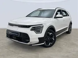 Clear white (ud) Usado 2023 Kia e-Niro 2 SUV | 26.495 €