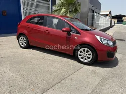 Rojo Usado 2014 Kia Rio Berlina | 7000 € (Precio justo)
