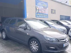 Gris / plata Usado 2013 Opel Astra Selective Familiar | 5699 € (Precio justo)