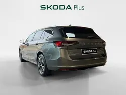 Gris Usado 2024 Skoda Superb Selection Familiar | 40.900 € (Precio justo)