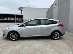 Gris / plata Usado 2017 Ford Focus Trend Berlina | 8000 € (Precio justo)
