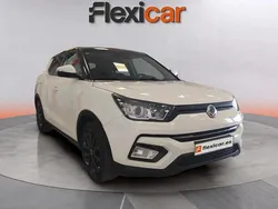 Blanco Usado 2018 Ssangyong Tivoli Limited SUV | 10.490 € (Precio justo)
