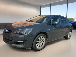 Gris Usado 2015 Opel Astra Selective Familiar | 9900 € (Buen precio)