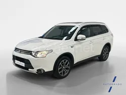 Blanco Usado 2015 Mitsubishi Outlander P-HEV SUV | 17.999 € (Precio justo)