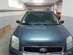 Gris / plata Usado 2004 Ford Fusion Berlina | 2700 € (Buen precio)