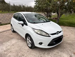 Blanco Usado 2009 Ford Fiesta Trend Utilitario | 4990 € (Precio justo)