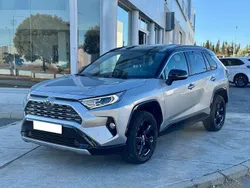 Plateado Usado 2020 Toyota RAV4 Hybrid SUV | 34.400 € (Caro)