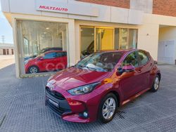 Granate Usado 2021 Toyota Yaris Hybrid Active Berlina | 15.490 € (Precio justo)