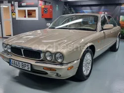 Beige Usado 2001 Jaguar XJ8 Executive Berlina | 10.995 €