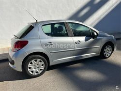 Gris / plata Usado 2011 Peugeot 207 Business-Line Berlina | 3900 € (Buen precio)
