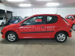 Rojo Usado 2000 Peugeot 206 Berlina | 2599 € (Un poco caro)