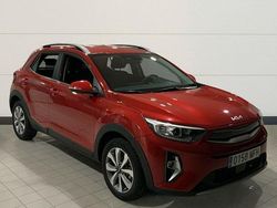 Rojo Usado 2023 Kia Stonic SUV | 18.200 € (Un poco caro)