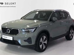 Verde Usado 2025 Volvo XC40 Core SUV | 36.990 €