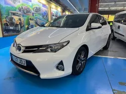 Blanco Usado 2015 Toyota Auris Utilitario | 14.990 € (Un poco caro)