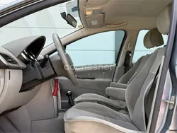 Gris / plata Usado 2006 Peugeot 207 Berlina | 3499 € (Buen precio)