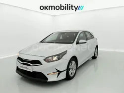 Blanco Usado 2022 Kia Ceed Berlina | 19.000 € (Caro)