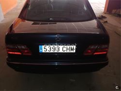 Negro Usado 1999 Mercedes E320 Elegance Berlina | 2900 €