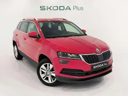 Rojo Usado 2021 Skoda Karoq Ambition SUV | 21.750 € (Precio justo)
