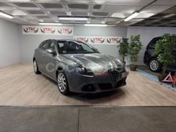 Gris Usado 2013 Alfa Romeo Giulietta Distinctive Utilitario | 7900 € (Precio justo)