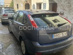 Azul Usado 2005 Ford Focus Trend Berlina | 2700 € (Precio justo)