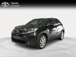 Negro Usado 2024 Toyota Aygo Play Utilitario | 15.900 € (Un poco caro)