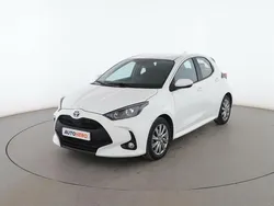 Blanco Usado 2023 Toyota Yaris Hybrid Active Berlina | 20.499 € (Precio justo)